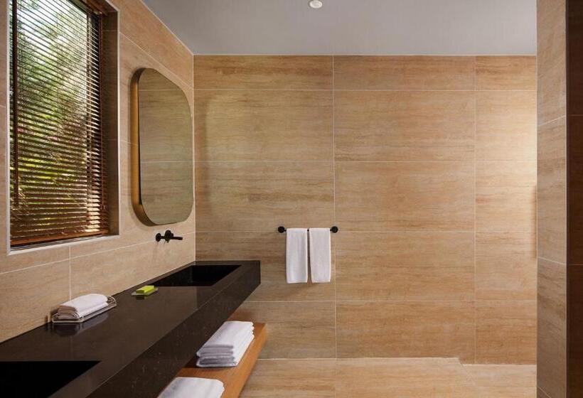 キングサイズベッドのスイートルーム, Le Méridien Bodrum Beach Resort