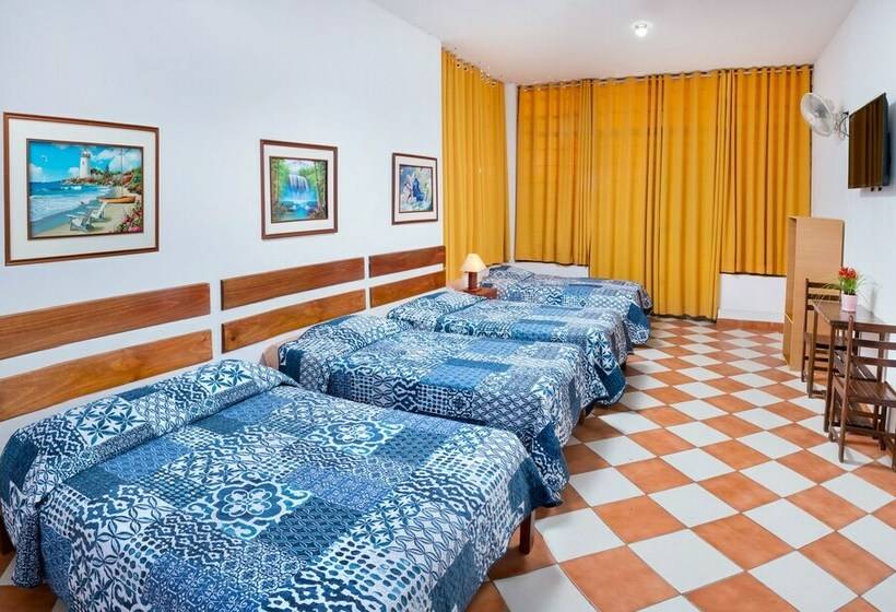 غرفة قياسية ثلاثية, Cocos Inn