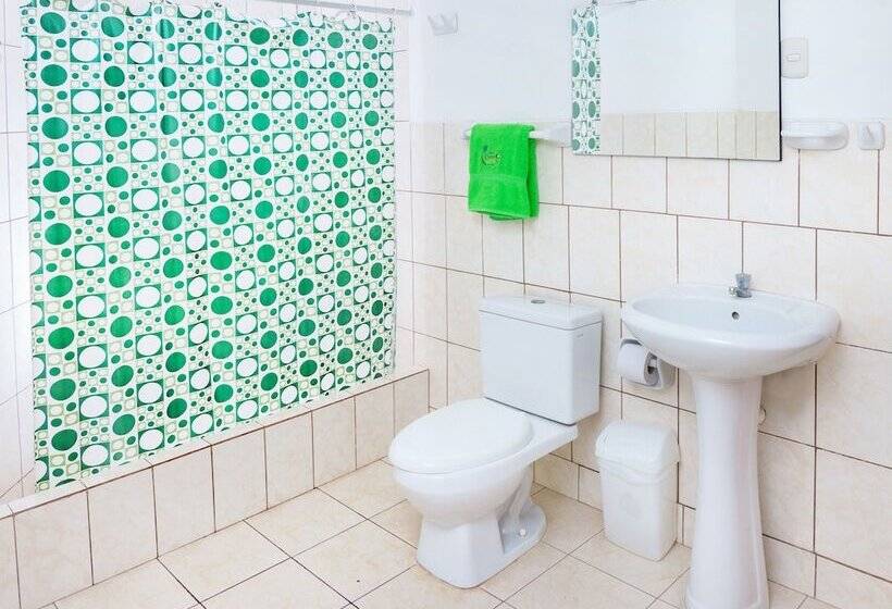 غرفة قياسية ثلاثية, Cocos Inn