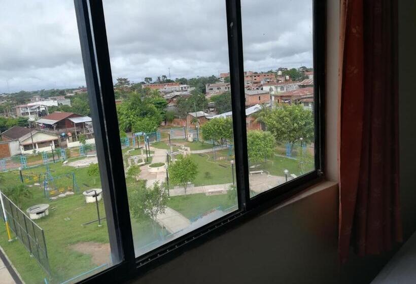 标准三人间, Hospedaje El Emperador