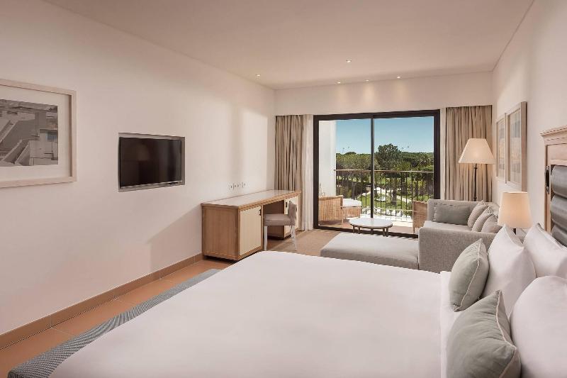 Полулюкс Вид на Бассейн, Pine Cliffs Ocean Suites, A Luxury Collection Resort & Spa, Algarve