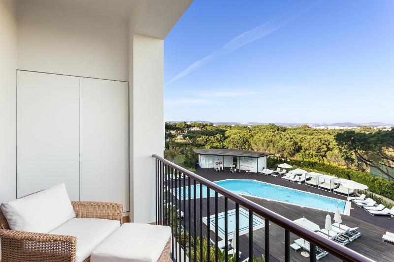 小型套房带泳池景, Pine Cliffs Ocean Suites, A Luxury Collection Resort & Spa, Algarve