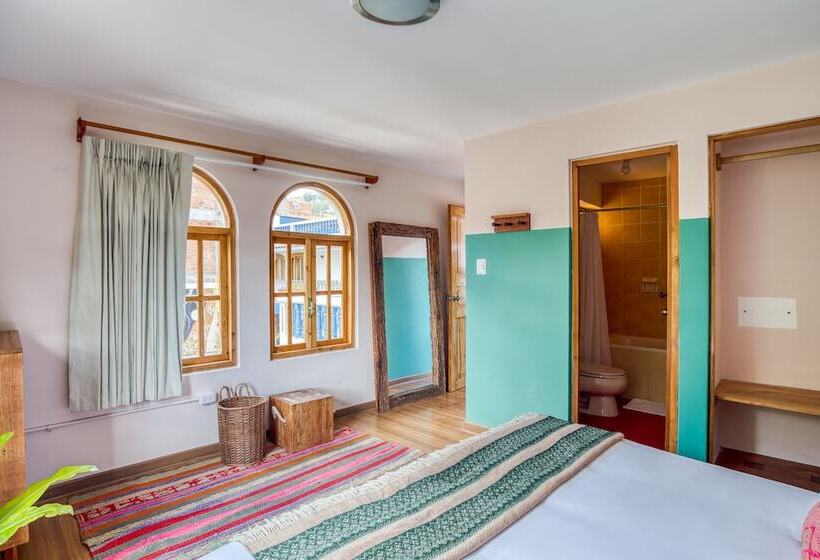 اتاق لوکس, Selina Huaraz