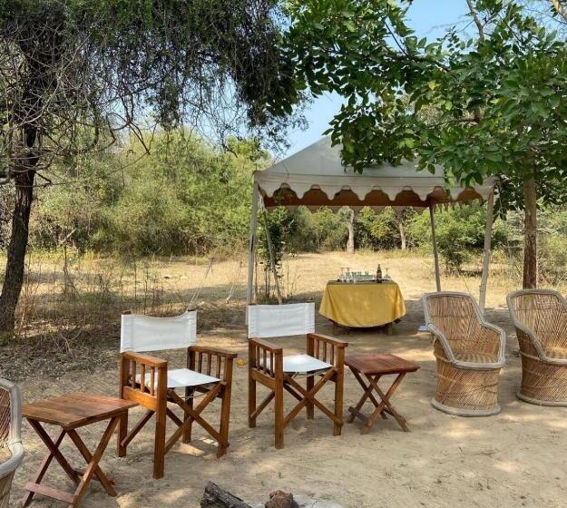 디럭스 스위트 킹 침대, Wild Resort Jaisalmer
