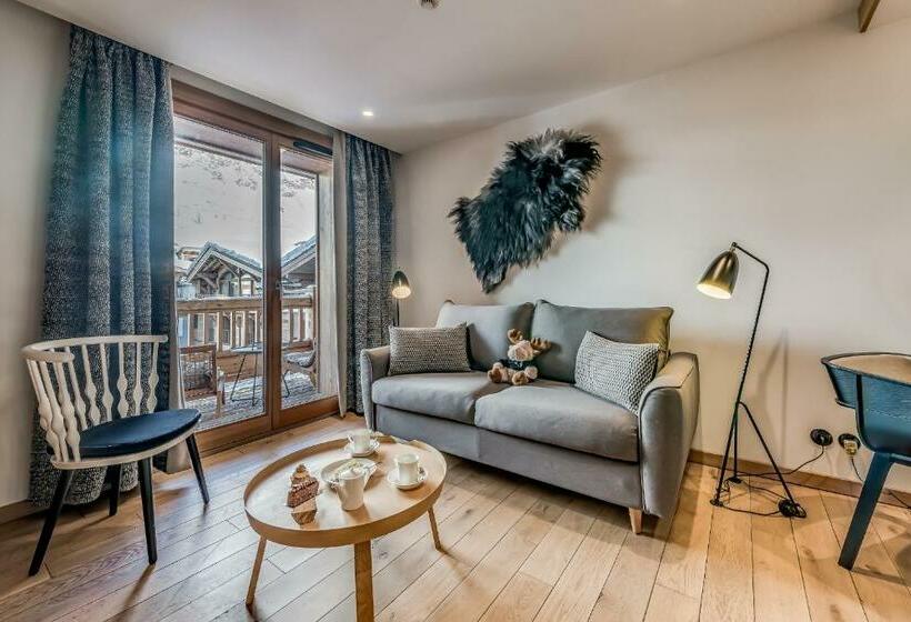 سوئیت جونیور با چشم‌انداز, Le Yule Hotel & Spa