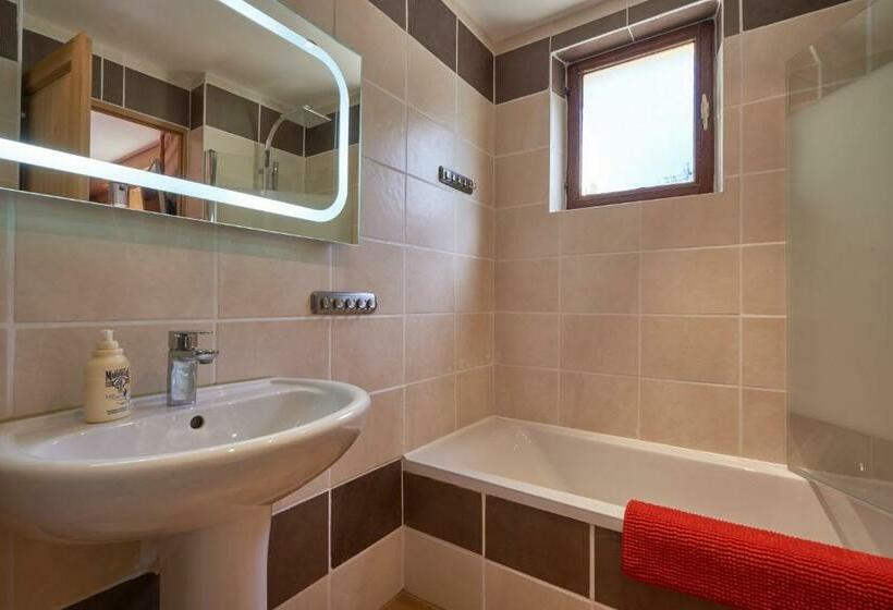 اتاق لوکس خانوادگی, Chalet Aventure B&b Les Gets