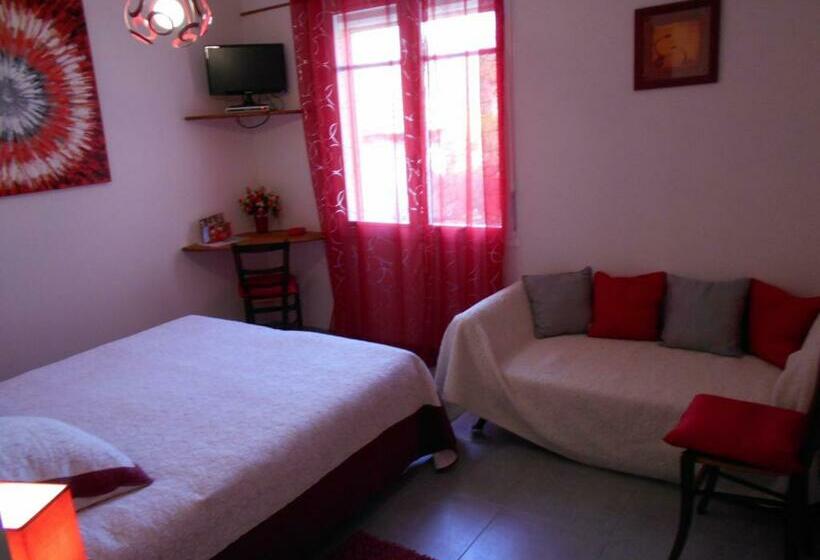 اتاق استاندارد سه نفره, Les Tilleuls B&b