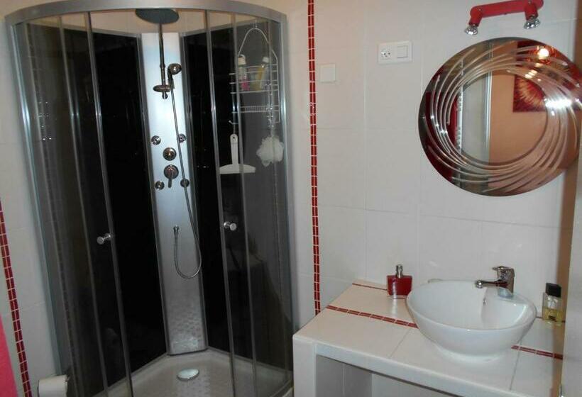 اتاق استاندارد سه نفره, Les Tilleuls B&b