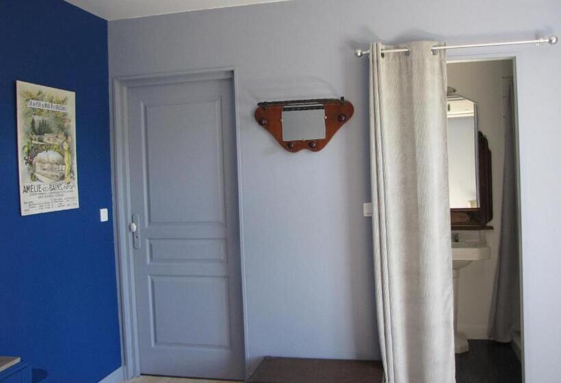 Номер Basic, La Gare De Millas Chambres D'hôtes