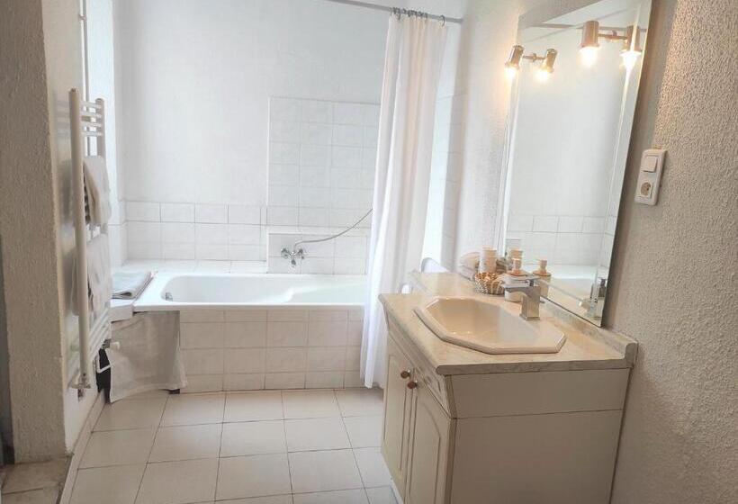 Апартаменты 2 Спальни, Logis Hôtel Restaurant Gîte La Bastide Du Vébron