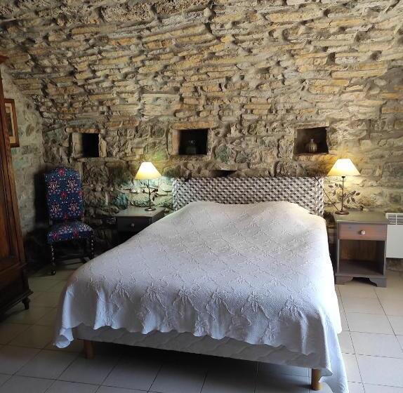 Номер Стандарт Трехместный, Logis Hôtel Restaurant Gîte La Bastide Du Vébron
