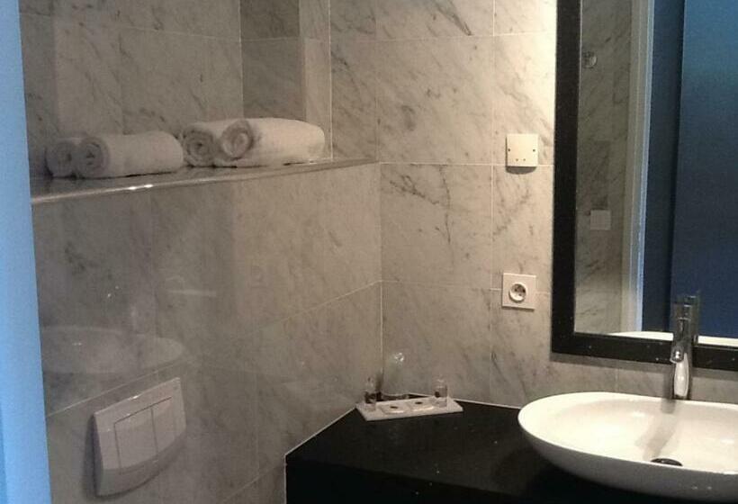 Номер Комфорт, Hôtel Les Deux Lions