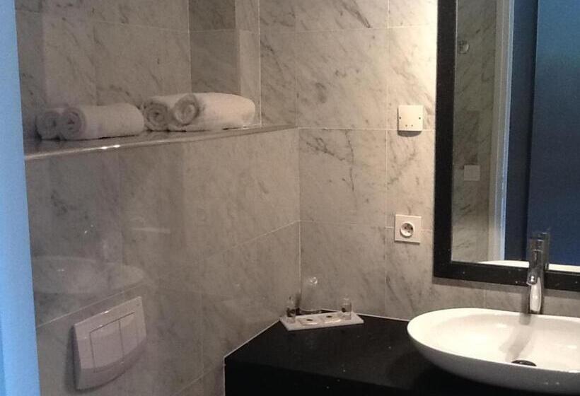 Номер Стандарт, Hôtel Les Deux Lions