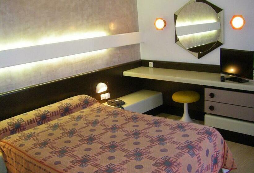 Номер Комфорт, Hôtel Urbain V