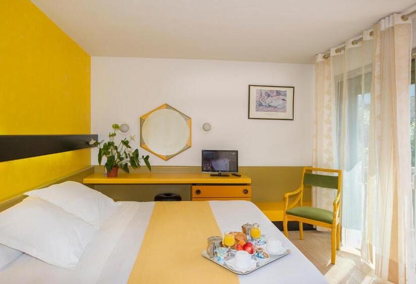 Номер Комфорт, Hôtel Urbain V