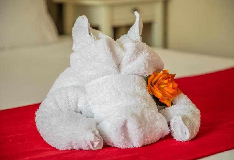 Семейный Номер Престиж, Auberge De Kerveoc H