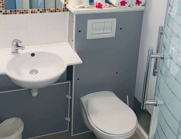 Номер Стандарт Трехместный, The Originals Access, Hôtel Innostar