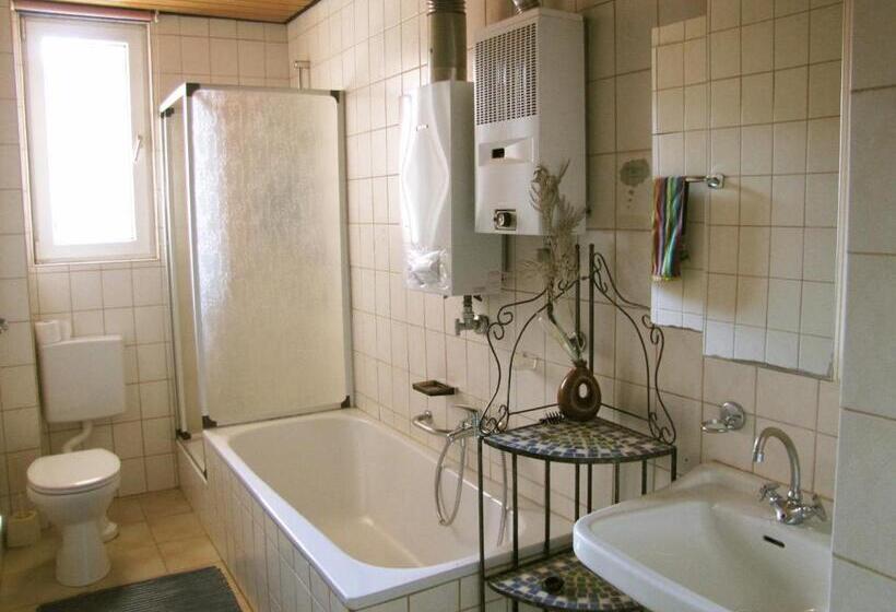 Quarto Triplo Estandar Banheiro Compartilhado, Bkarlsruhe.de