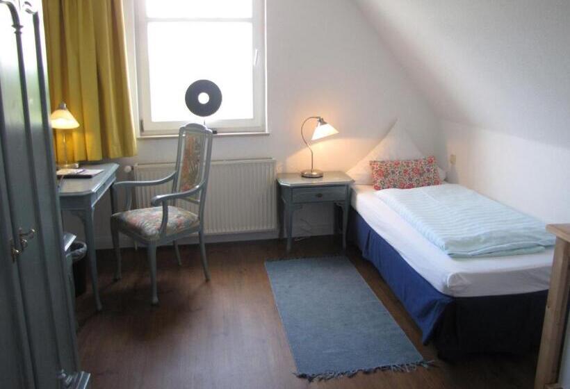 Quarto Estandar Individual, Willert
