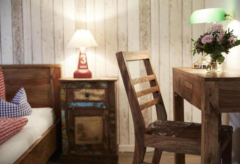 Полулюкс, Bernstein Hotel Bootshaus
