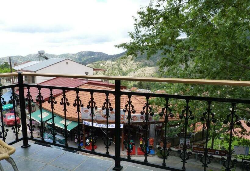 اتاق استاندارد سه تخته با بالکن, Mountain Rose Hotel & Restaurant