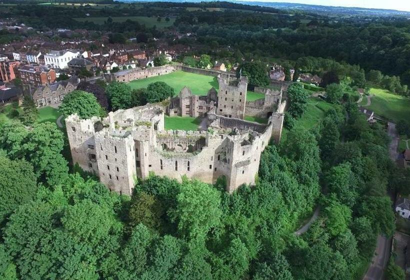 اتاق استاندارد, Ludlow Mascall Centre