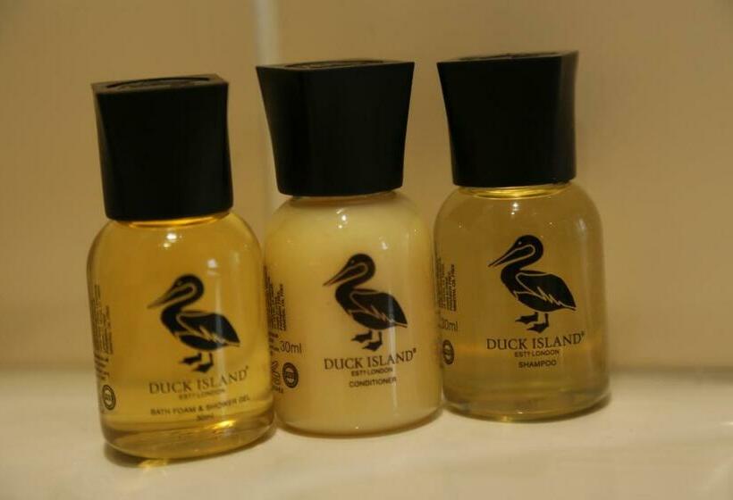 패밀리 룸, Number 8 The Townhouse