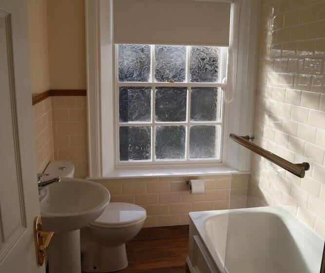 디럭스 룸, Number 8 The Townhouse