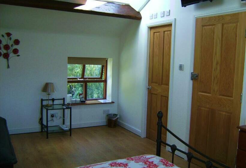 Семейный Номер, Brook Barn B&b