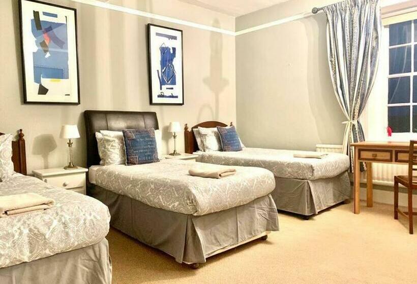 Трехместный Номер Классика, Colthrop Manor B&b