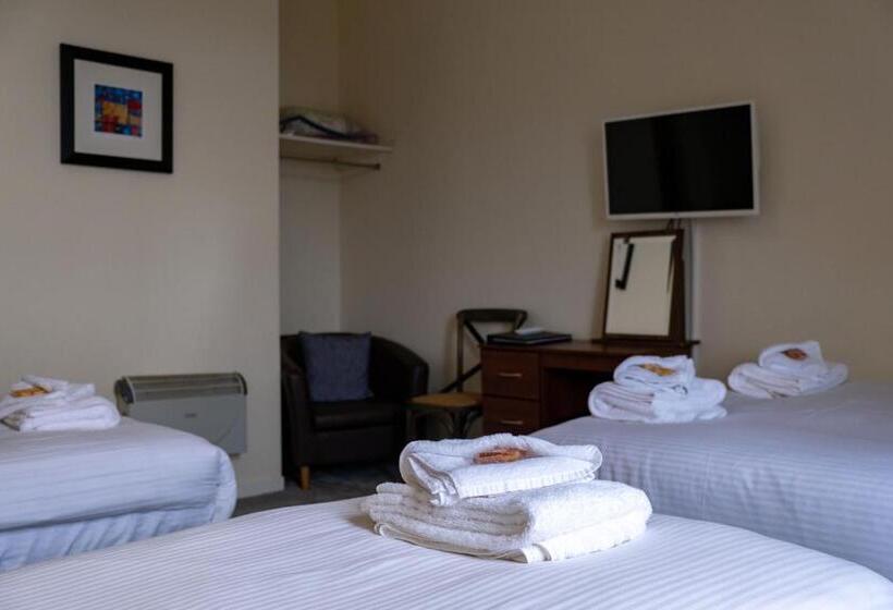 חדר משפחתי, Corran House Guest House
