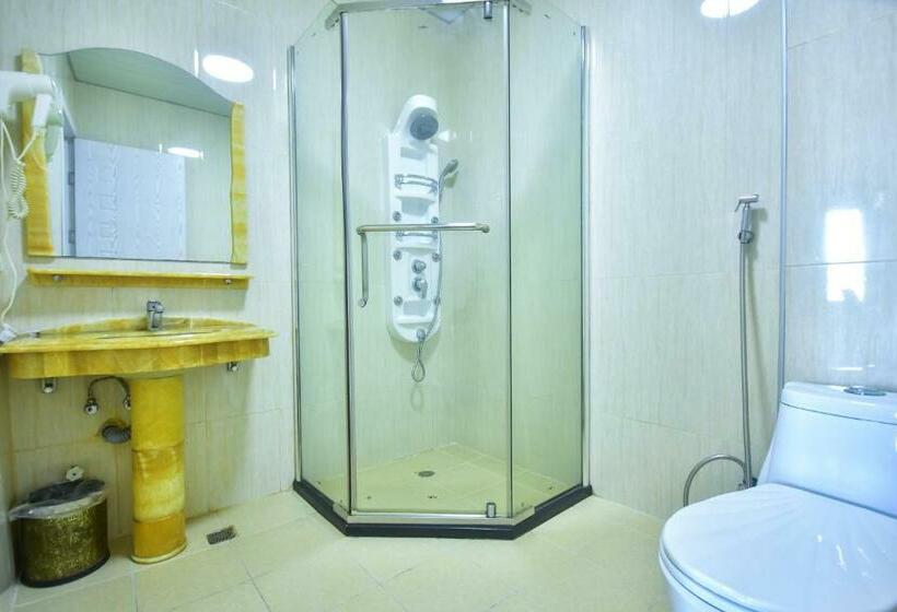 اتاق استاندارد سه نفره, Chveni Sakhli