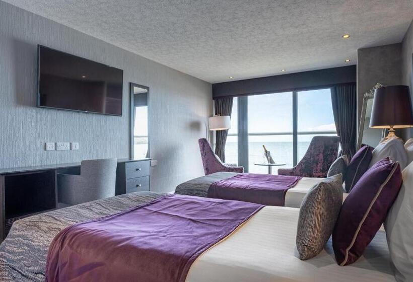 سوییت جونیور, Number 44 Hotel & Bar