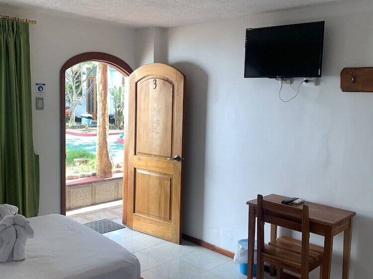 Номер Стандарт Трехместный, Hostal White House Galapagos
