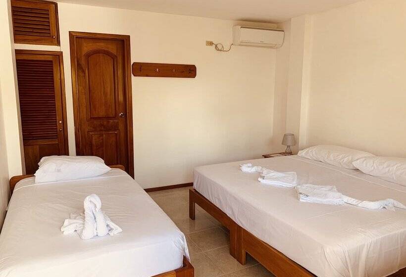 Номер Стандарт Трехместный, Hostal White House Galapagos