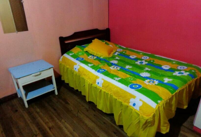 标准三人间共用浴室, Hostal Yumbo Imperial