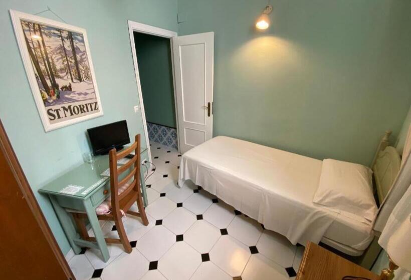 Quarto Standard Individual Casa de Banho Partilhada, Pensión España