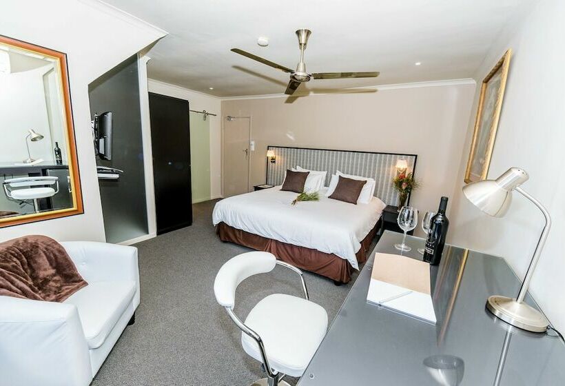 Президентский Люкс, Le Petit Chateau Guest House