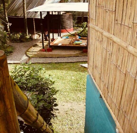 اتاق اکونومی, The Mudhouse Hostel Mompiche