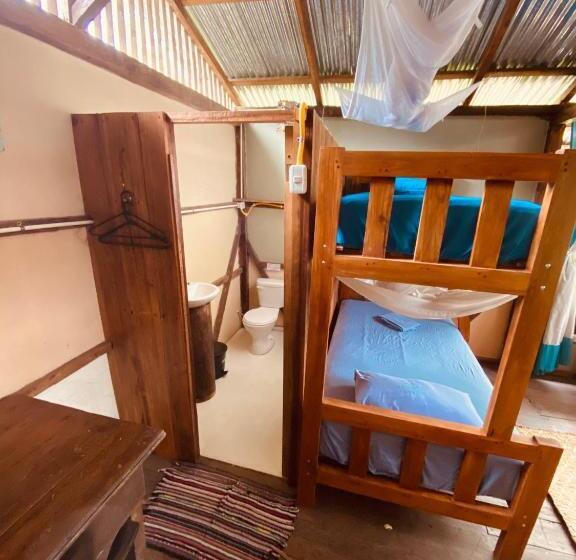 Семейное Бунгало, The Mudhouse Hostel Mompiche