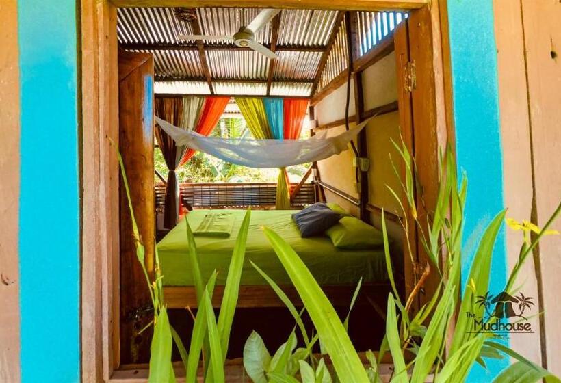 Семейное Бунгало, The Mudhouse Hostel Mompiche
