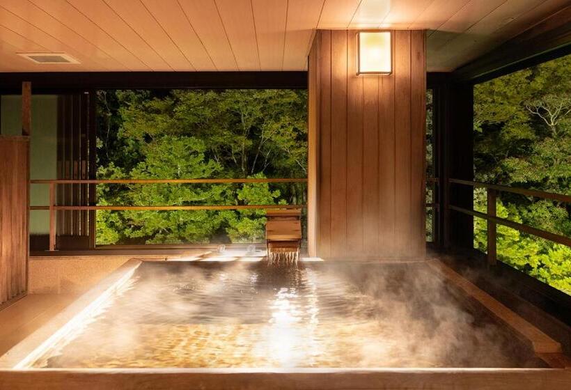 Deluxe room with river view, Yamanaka Onsen Kagari Kisshotei