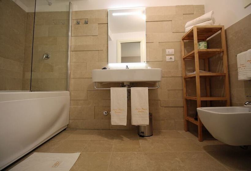 테라스 주니어 스위트, Porta Reale
