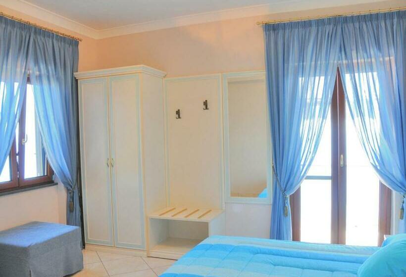 اتاق استاندارد با بالکن و چشم‌انداز دریا, B&b Il Pavone