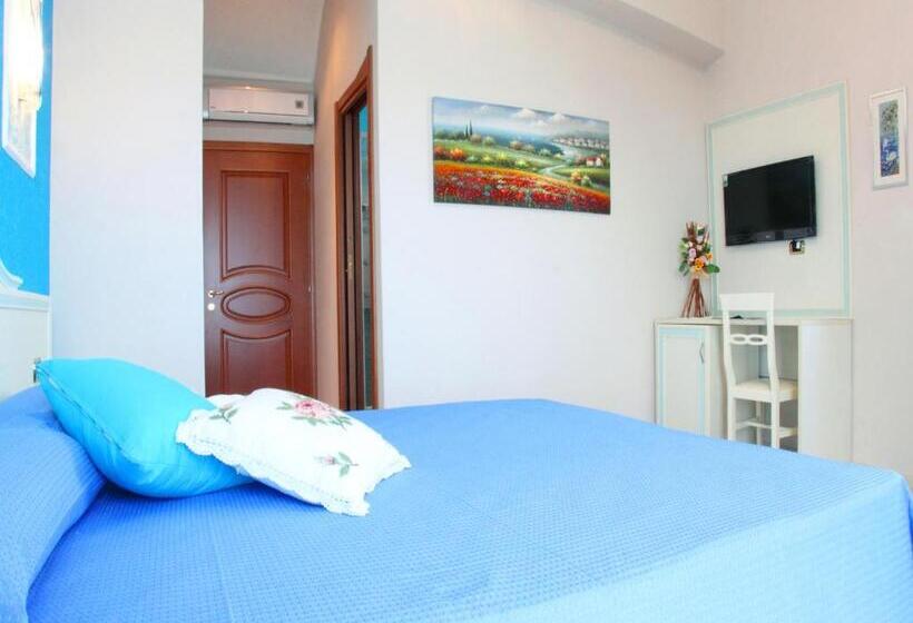 اتاق استاندارد با بالکن و چشم‌انداز دریا, B&b Il Pavone