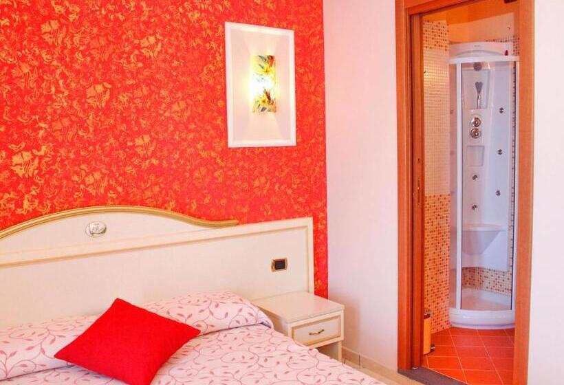 اتاق لوکس با بالکن و چشم‌انداز دریا, B&b Il Pavone