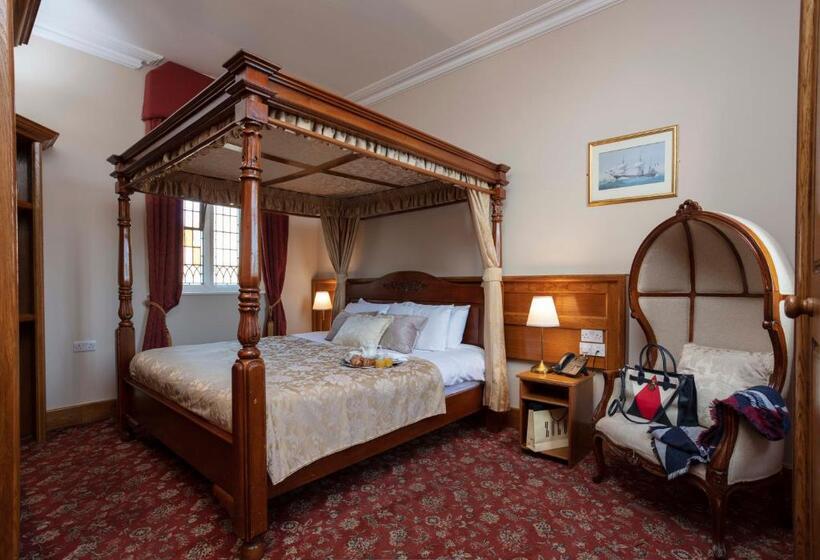Suite Senior, Scholars Townhouse