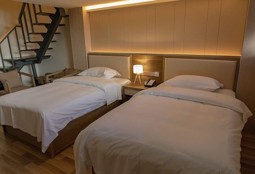 Семейный Номер, The Hump Hostel