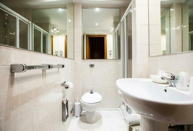 Superior Triple Room, Messner Palace
