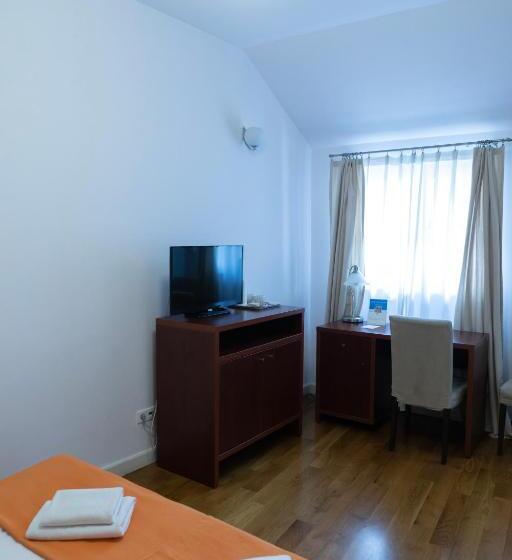 اتاق لوکس, Gołębia 8 Residence
